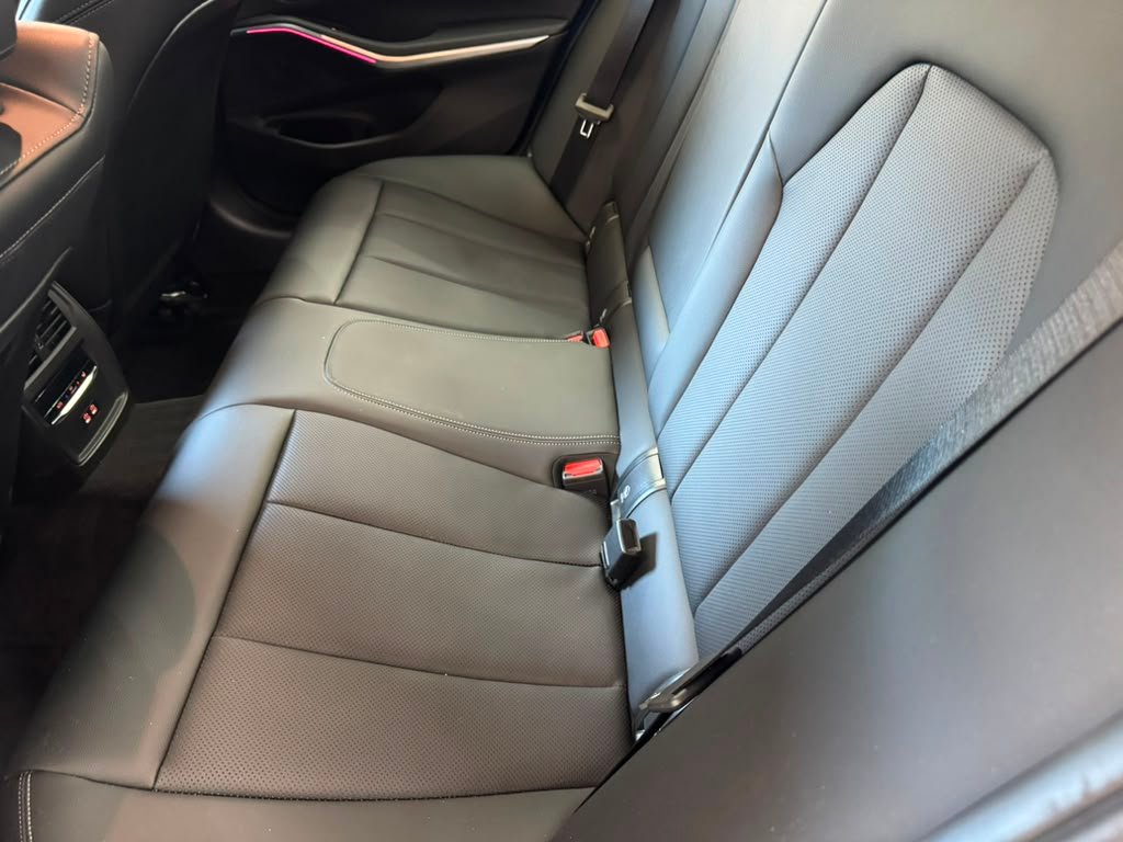 BMW 330i